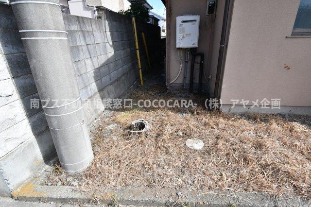 南アルプス市徳永の中古一戸建のその他|下水枡　ガス給湯器状況