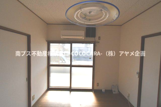 南アルプス市徳永の中古一戸建の洋室|1階南洋室6帖北側から撮影