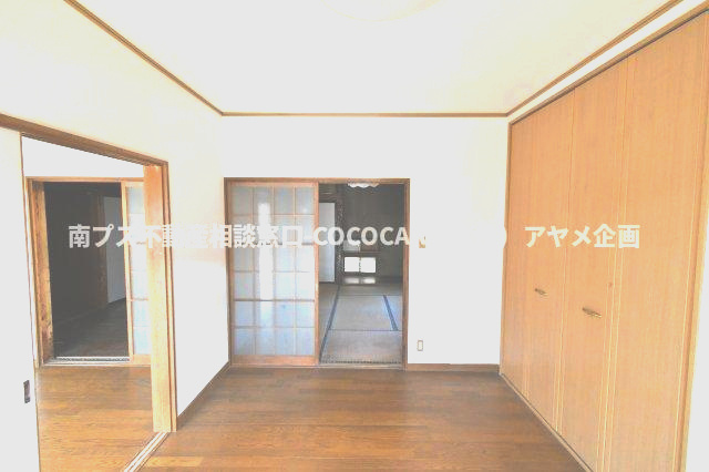 南アルプス市徳永の中古一戸建の洋室|1階南東洋室　南側から撮影