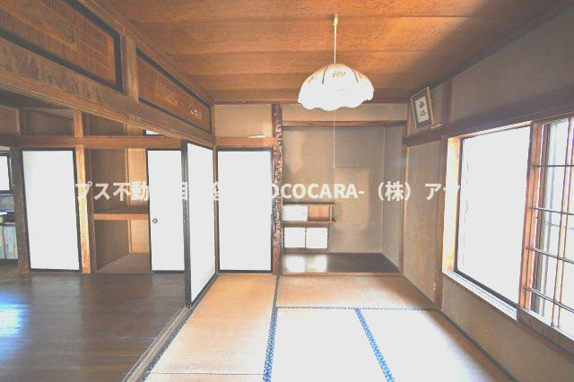 南アルプス市徳永の中古一戸建の和室|1階北東和室6帖　床の間と押入、天袋有り　南側から撮影