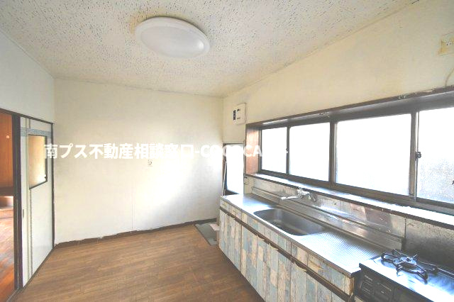 南アルプス市徳永の中古一戸建のキッチン|東側から撮影