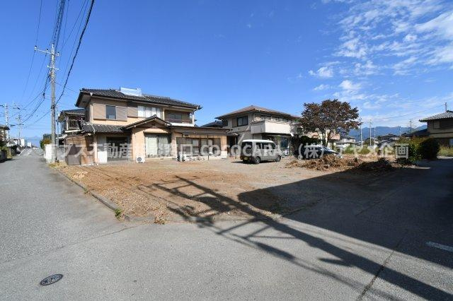 南アルプス市徳永の中古一戸建の前面道路含む現地写真|南西角から撮影