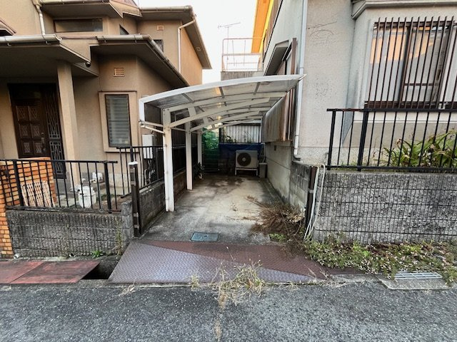 あかしあ台貸家の駐車場