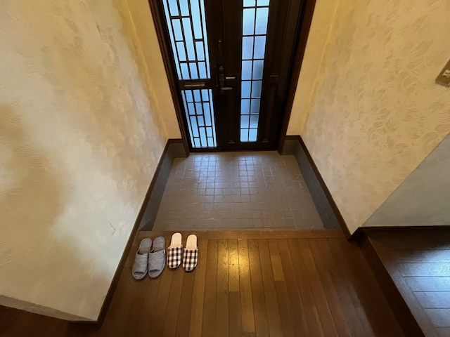 あかしあ台貸家の玄関