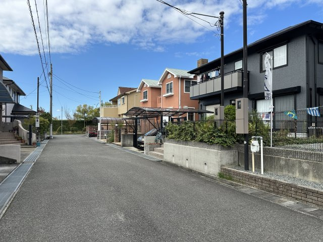 神戸市西区春日台6丁目戸建の前面道路含む現地写真