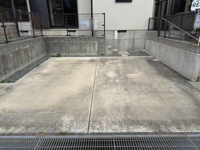 神戸市西区春日台6丁目戸建の駐車場