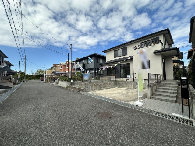 神戸市西区春日台6丁目戸建の前面道路含む現地写真