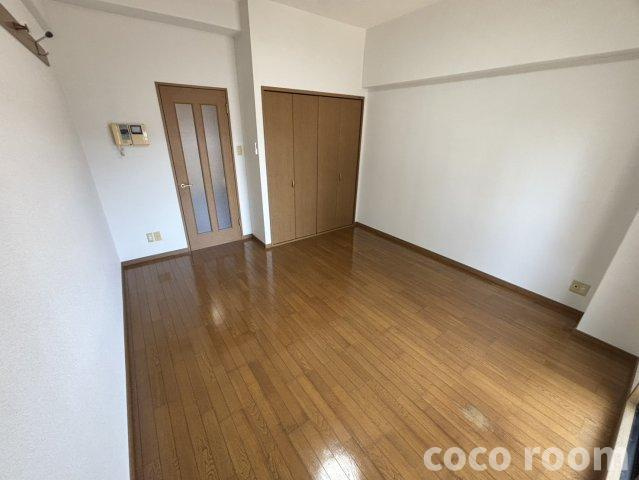 ライフ第６マンション藤枝駅前の居間・リビング