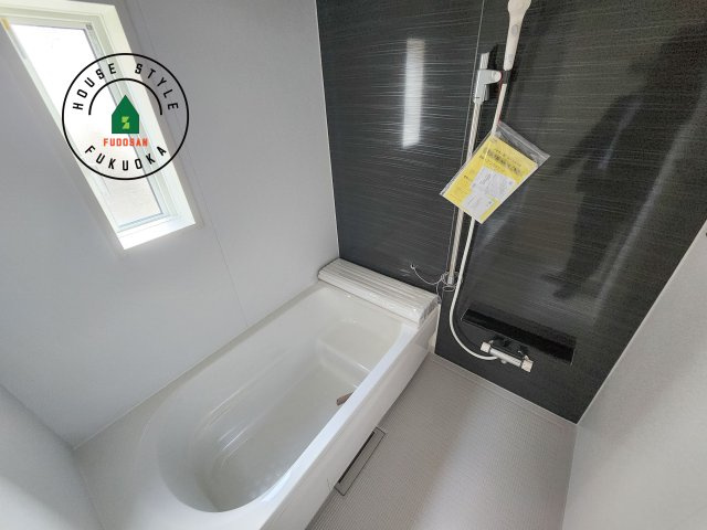 小郡市小郡第22-2棟（2号棟）の内観：施工例|浴室は一日の疲れを癒す場所だから、家族みんながゆったりできる快適設計。追い炊き機能付きオートバス。安定した温度で、いつでも快適に入浴できます。