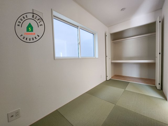 小郡市小郡第22-2棟（2号棟）の内観：施工例|和室を上手に活用すると暮らし方の幅が広がります。例えば普段は開け放して、子供の小さいうちはお昼寝や遊びのスペースに。畳はソフトなので転んでもケガをしにくく安心です