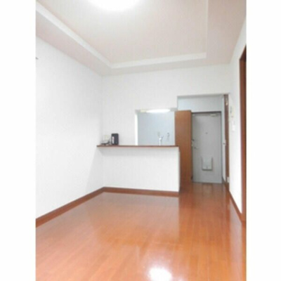 【居間・リビング】 | オリーブステージB棟 | こちらのリビングで趣味の時間をお楽しみください