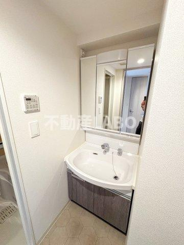 プレサンス大国町ラヴェニールの洗面所