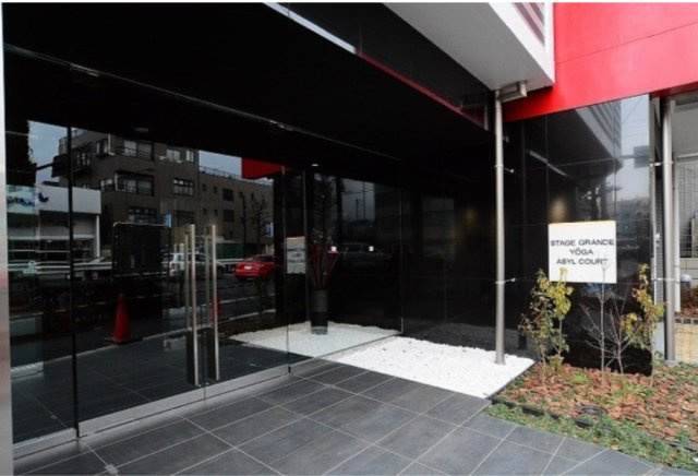 ステージグランデ用賀アジールコート　高層階　24時間ゴミ出し可　宅配BOX　ネット0のエントランス