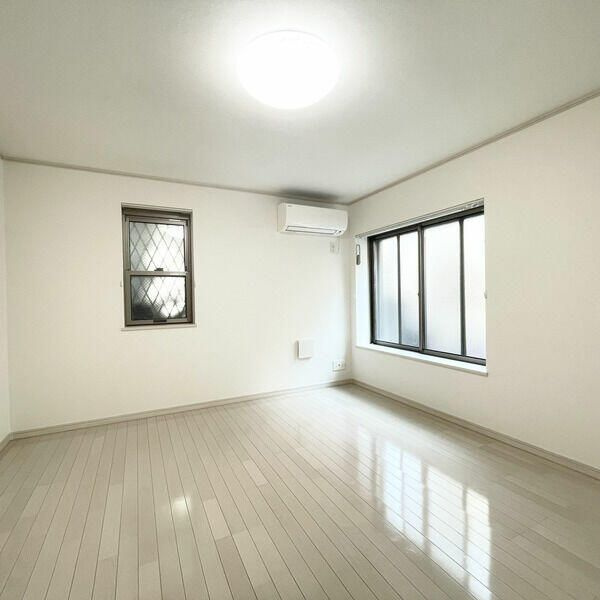 マーレ千住仲町の居間・リビング