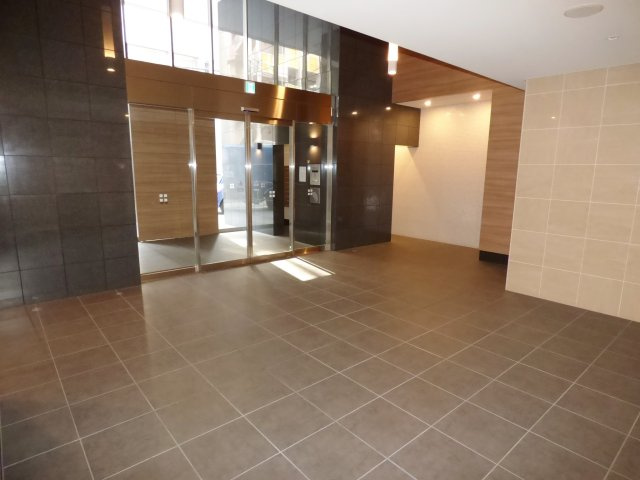 BLAU本町東のエントランス