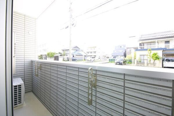 カームタイム栄生のバルコニー