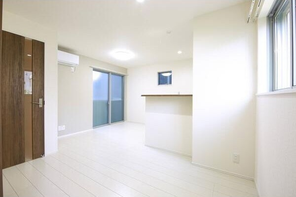 カームタイム栄生の居間・リビング