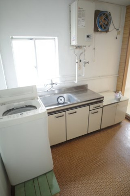【設備】 | コーポ秋葉 | 洗濯機置き場もお部屋の中に。
