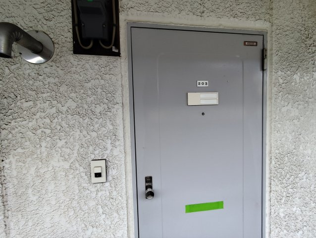 リトルウッドマンションの玄関