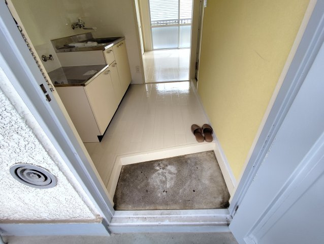 リトルウッドマンションの玄関