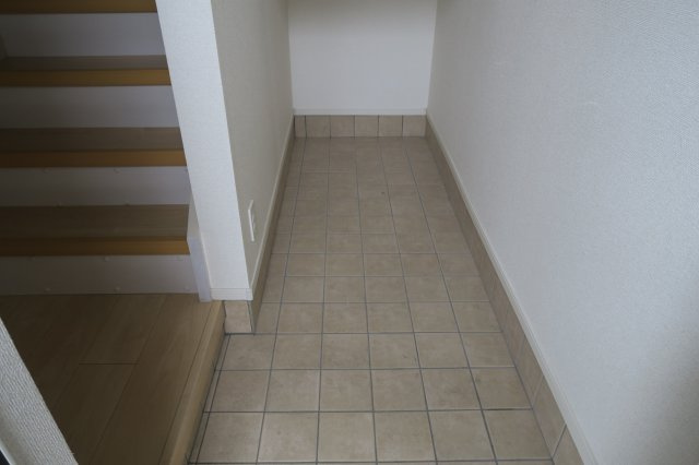 ルミエールBの玄関|※別室参考写真です。