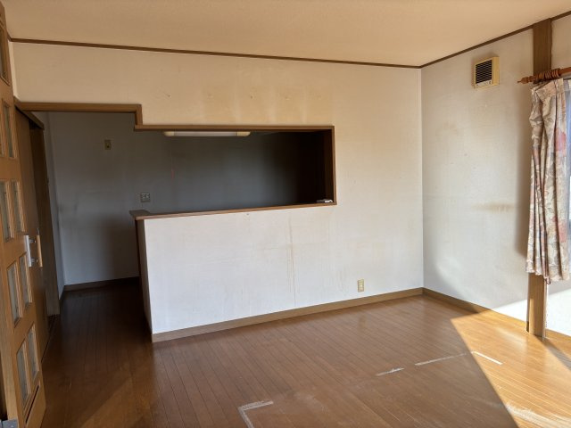 津幡町緑が丘　中古の居間・リビング