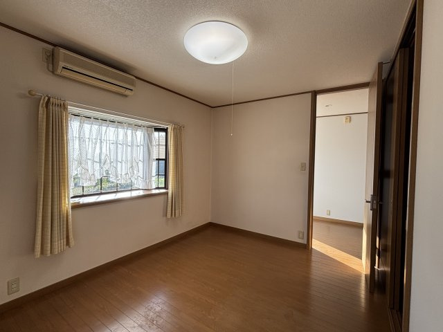 津幡町緑が丘　中古の洋室