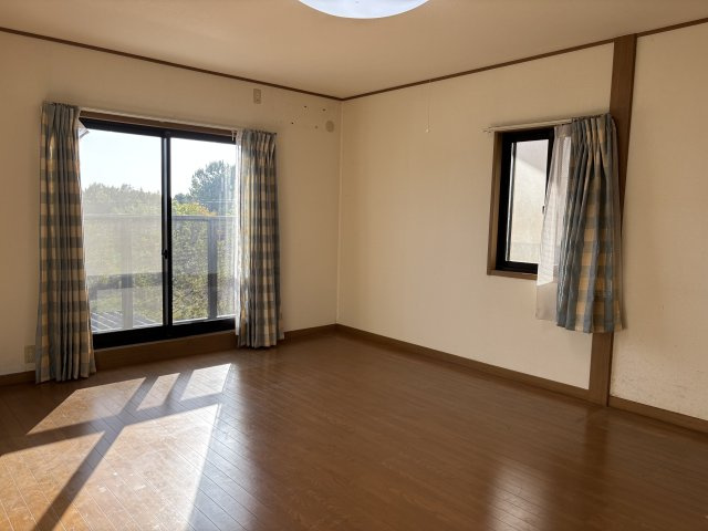 津幡町緑が丘　中古の洋室