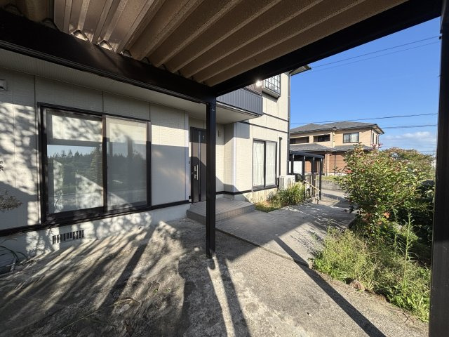 津幡町緑が丘　中古の玄関