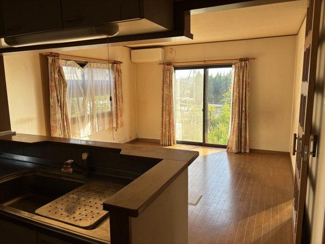 津幡町緑が丘　中古の居間・リビング