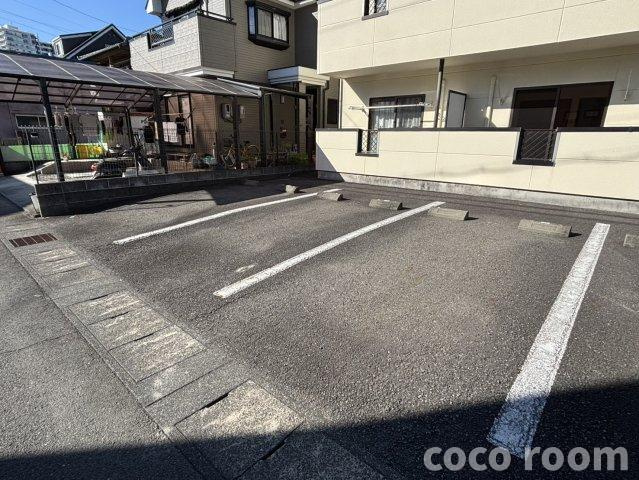 エスポワールの駐車場