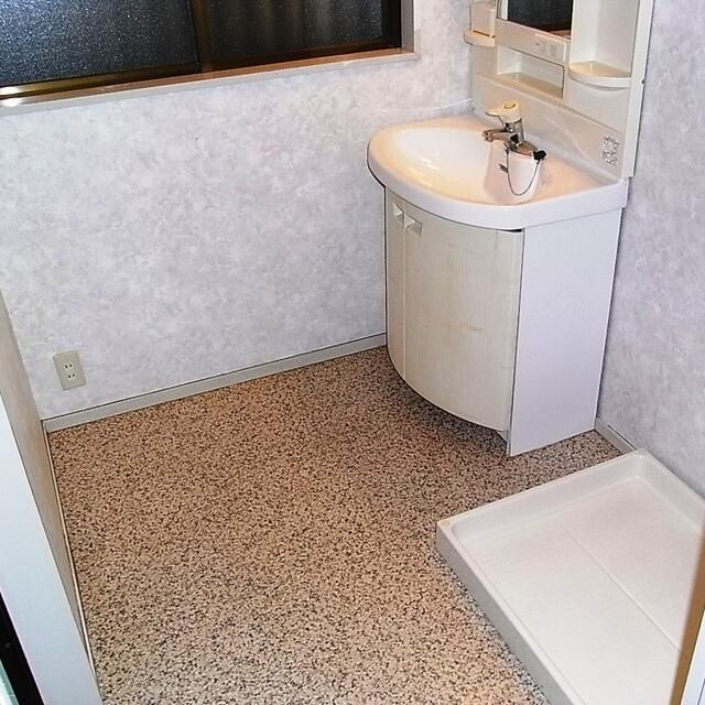 東久留米市東本町の中古一戸建の独立洗面台