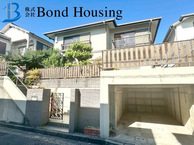 「令和７年12月リフォ済」「ビルトイン車庫付」　朝霧台　築36年の外観