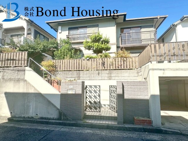 「令和７年12月リフォ済」「ビルトイン車庫付」　朝霧台　築36年