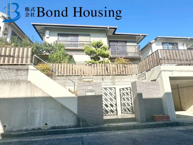 「令和７年12月リフォ済」「ビルトイン車庫付」　朝霧台　築36年の外観