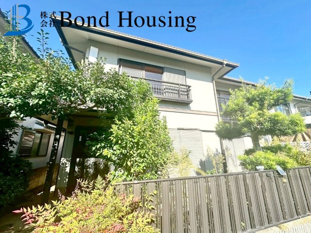 「令和７年12月リフォ済」「ビルトイン車庫付」　朝霧台　築36年の外観