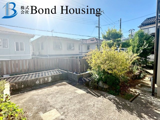 「令和７年12月リフォ済」「ビルトイン車庫付」　朝霧台　築36年の庭