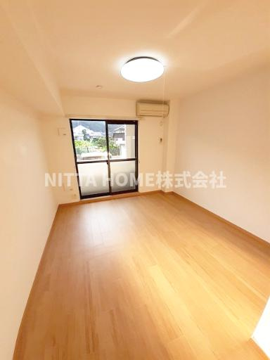 Ｍａｈａｌｏの居間・リビング|９．４帖の広めの洋室です☆彡