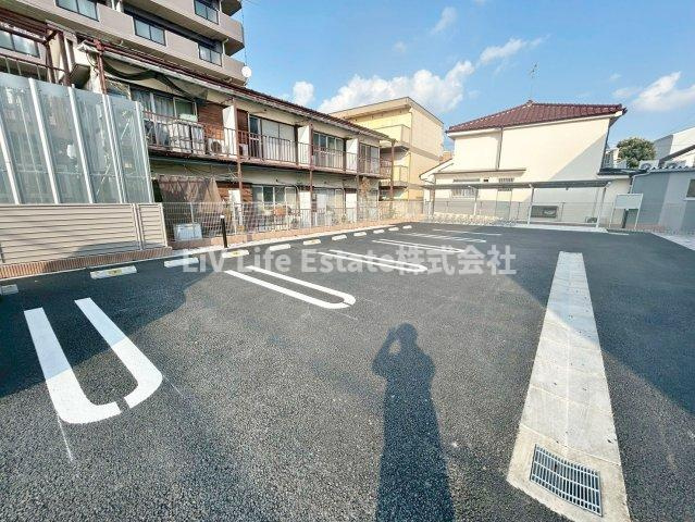 ピースフルⅢの駐車場
