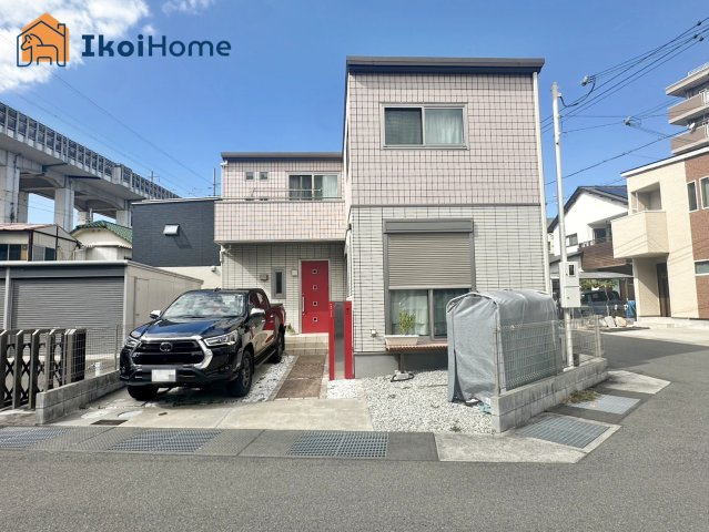 明石市大久保町谷八木　中古戸建のエントランス|●年中無休:当日予約可●角地で前面道路も幅員約6mでゆったりしております！お車の出し入れも安心！