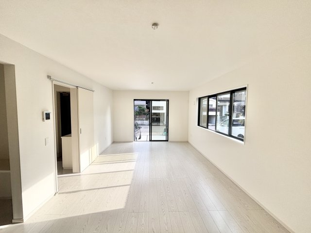 【仲介手数料無料／名古屋市港区】港区宝神3期　Terrechez　新築戸建の居間・リビング