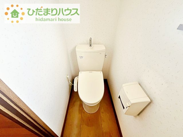 【トイレ】 | 桜川市加茂部　中古戸建 | 白を基調としたトイレは、インテリア次第でどんな空間になるかワクワクしますね♪