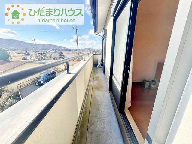 【バルコニー】 | 桜川市加茂部　中古戸建 | 広々としたバルコニー。お洗濯物もぜーんぶ干せちゃいます！！