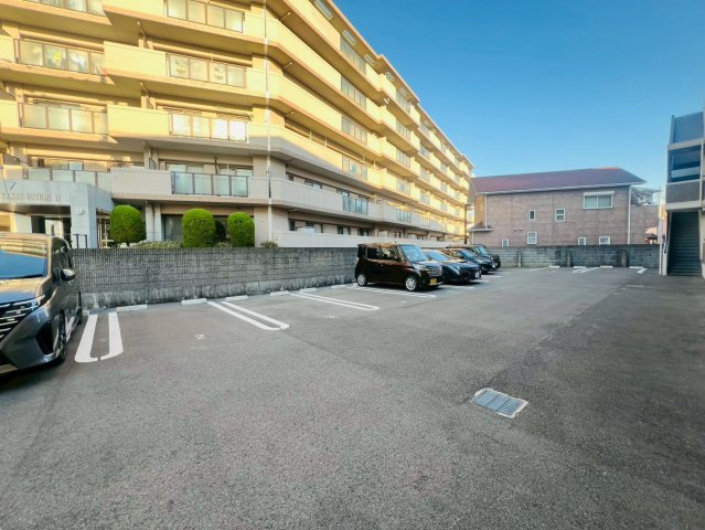 パストラルコートの駐車場