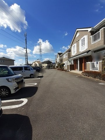 エミールの駐車場