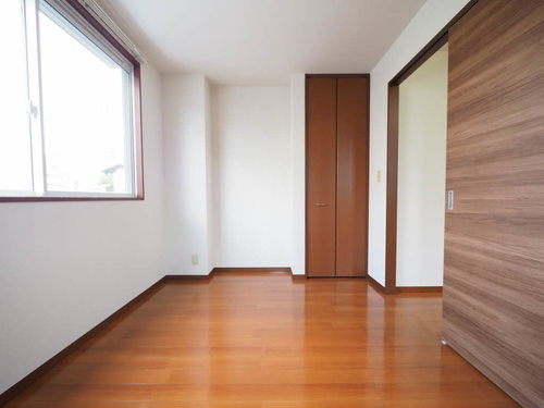 クレールメゾンの寝室|クローゼット付の寝室です☆