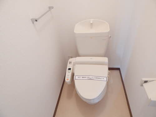 クレールメゾンのトイレ|嬉しい温水洗浄便座付き♪