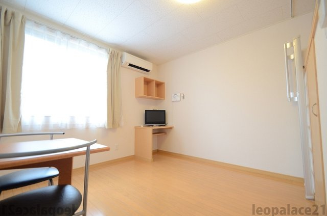 【居間・リビング】 | レオパレスアルタイルⅡ | 画像5