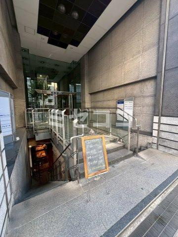 本町橋ビルのエントランス