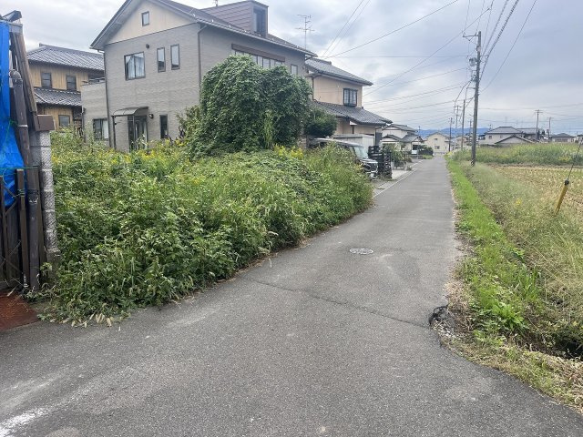 土地　竹鼻町飯柄の前面道路含む現地写真